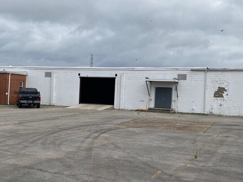 More Photos Of 1031 S Green St, Tupelo Warehouse For Sale