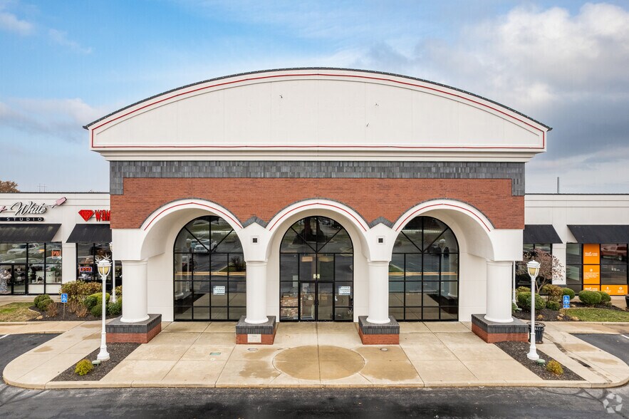 More Photos Of 900 E Battlefield St, Springfield General Retail For Lease