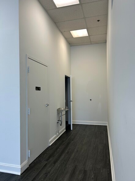 More Photos Of 496 S Pleasantburg Dr, Greenville Storefront Retail Office For Lease