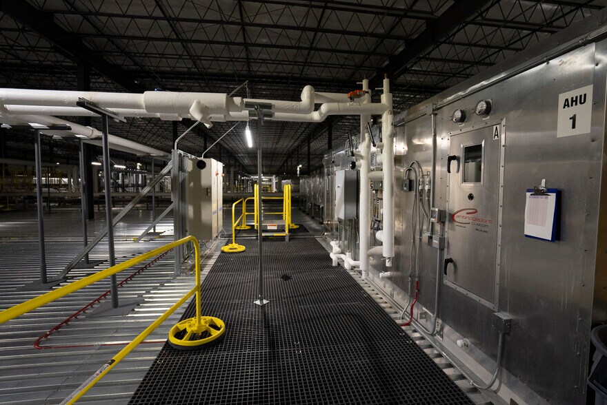 More Photos Of 3150 Barry Dr, Portland Manufacturing For Sale