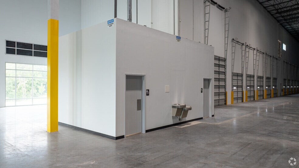 More Photos Of 142 Serviceberry Way, Mooresville Distribution For Lease