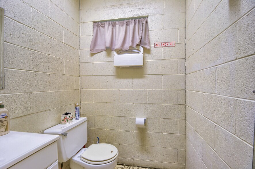 More Photos Of 3306 Lippincott Blvd, Burton Specialty For Sale