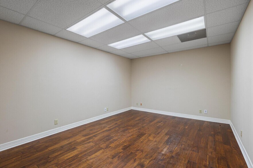 More Photos Of 111 S Travis St, Sherman Office For Sale