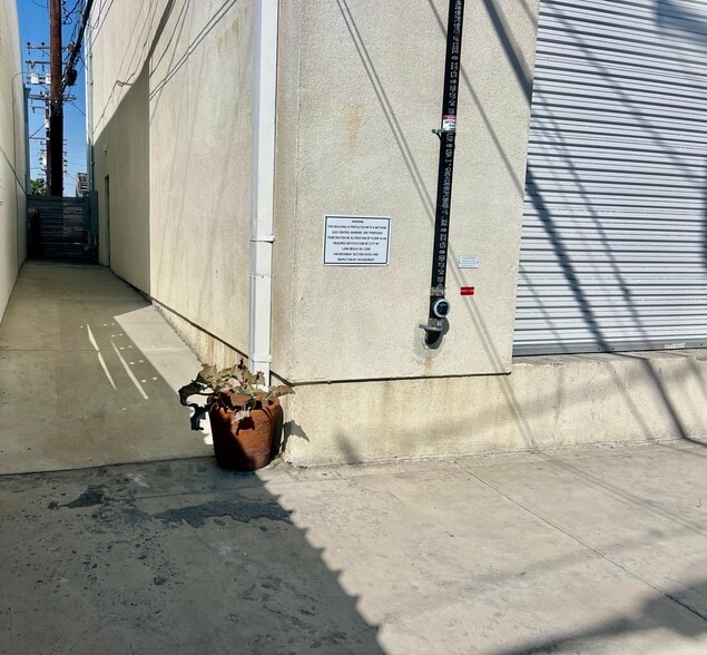 More Photos Of 1321 Cota Ave, Long Beach Manufacturing For Lease
