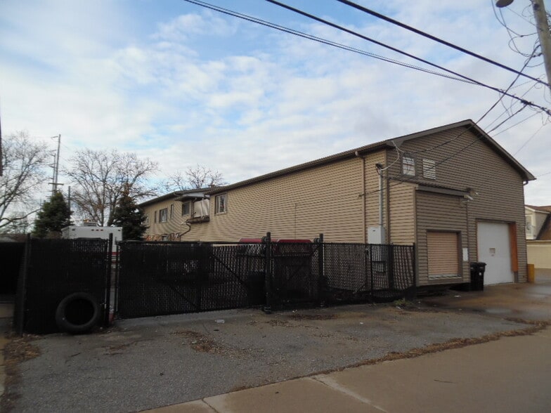 More Photos Of 1122-1128 Eureka Rd, Wyandotte Storefront Retail Office For Sale