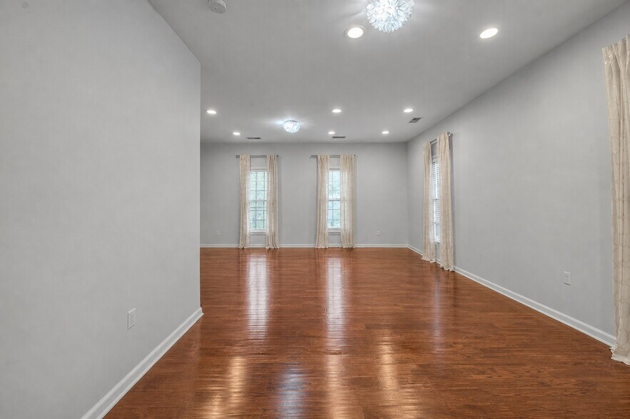 More Photos Of 606 Euclid Ave, Lexington Office For Lease