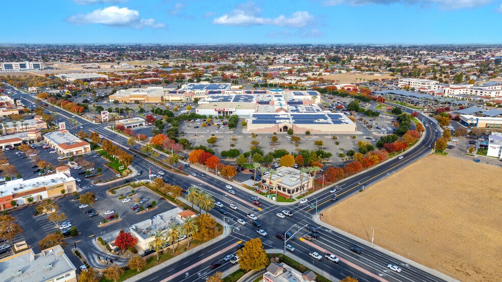 More Photos Of 1669 W Lacey Blvd, Hanford Storefront For Sale