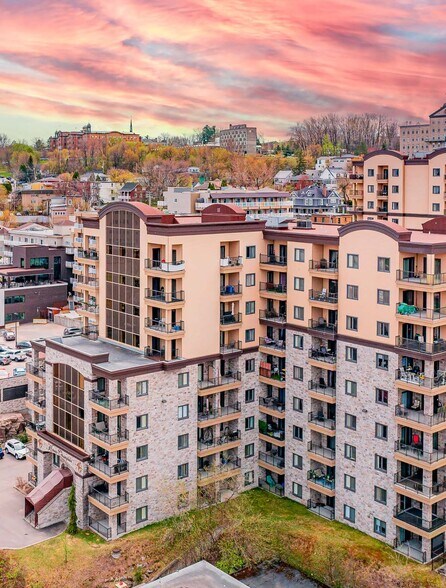 More Photos Of 325 Rue Jacques-Cartier E, Chicoutimi Apartments For Sale