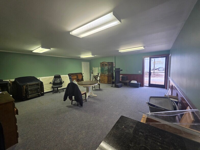 More Photos Of 6604 Windmill Way, Wilmington Industrial For Sale