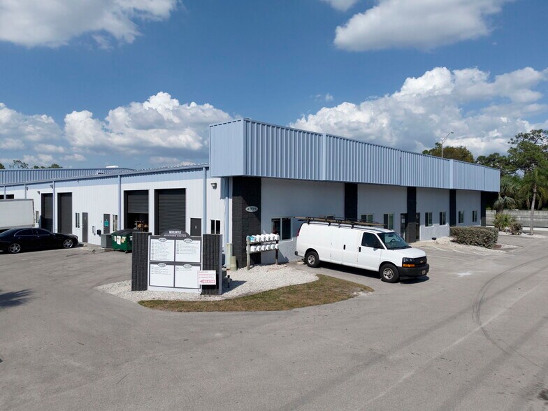 More Photos Of 4755 Mercantile Ave, Naples Unknown For Lease