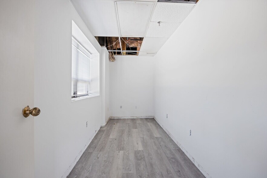 More Photos Of 2000 S Delphine Ave, Lyndhurst Warehouse For Lease