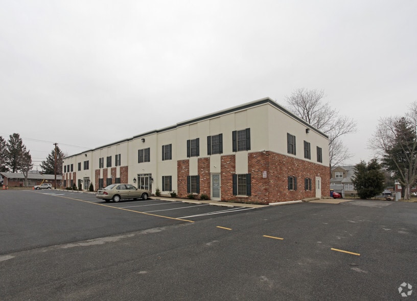 More Photos Of 905 S Governor's Ave, Dover Office For Lease