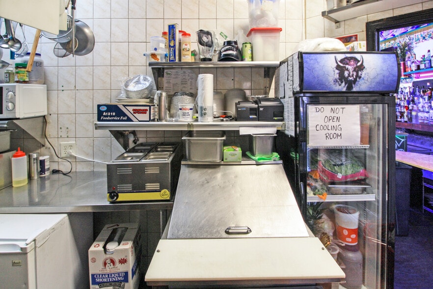 More Photos Of 146 Knickerbocker Ave, Brooklyn Storefront Retail Residential For Lease