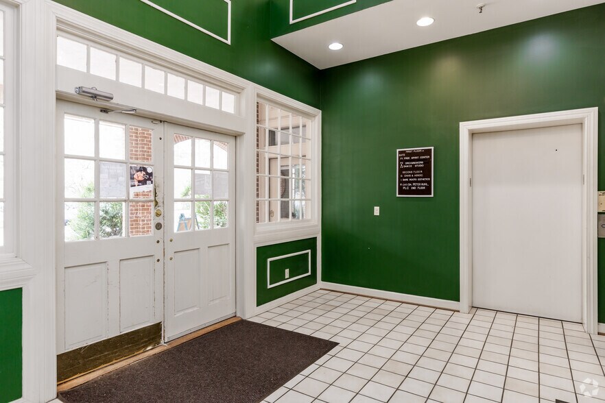 More Photos Of 3630 George Washington Mem Hwy, Yorktown Office For Lease