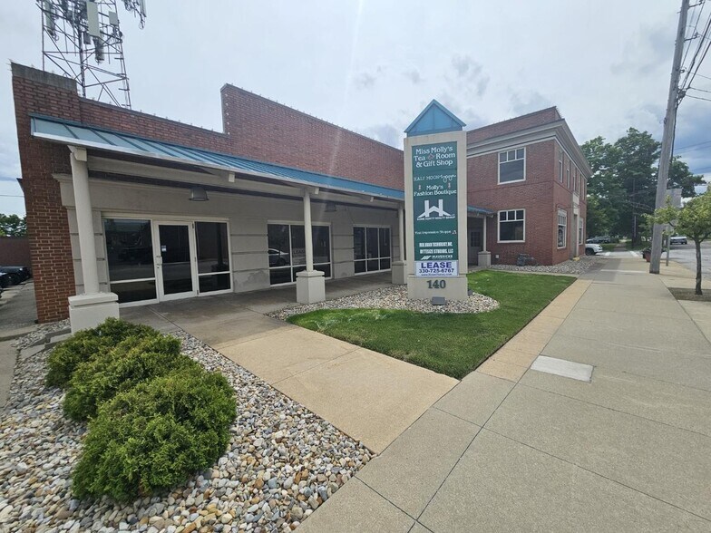 More Photos Of 140 W Washington St, Medina Storefront Retail Office For Lease