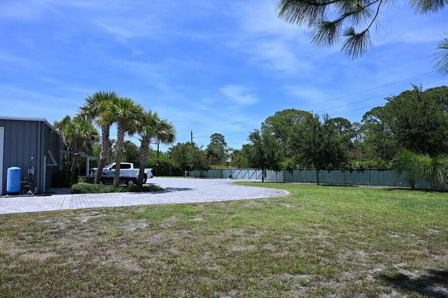 More Photos Of 11950 SE Shell Ave, Hobe Sound Warehouse For Lease
