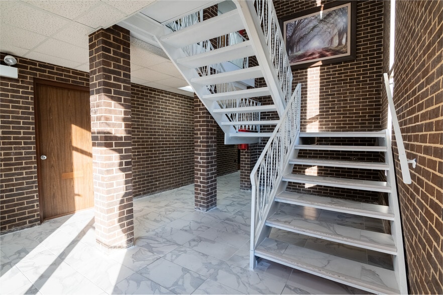 More Photos Of 6600 W College Dr, Palos Heights Medical For Sale