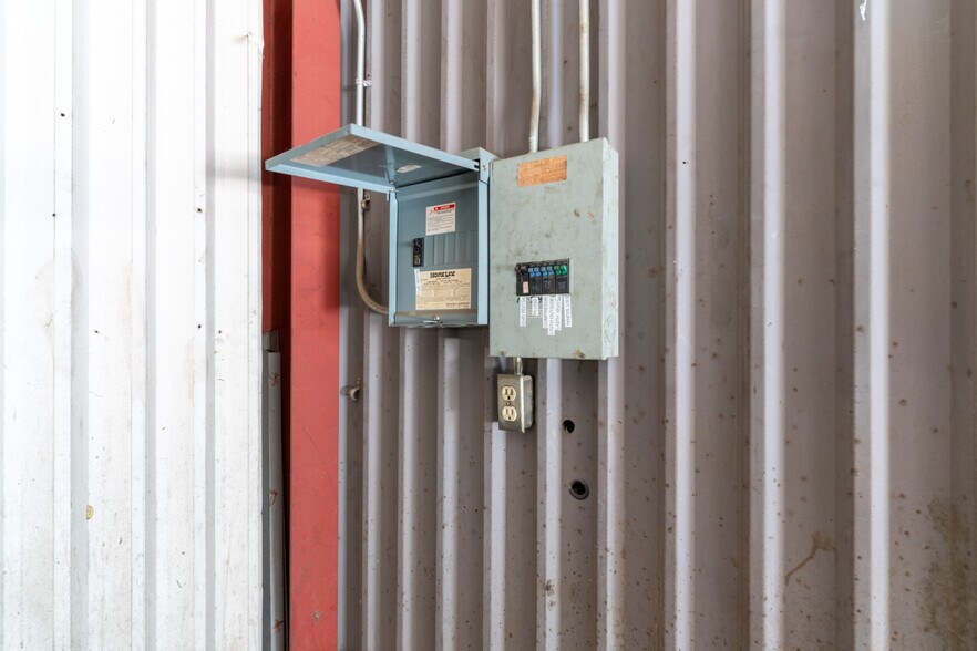 More Photos Of 68686 Summit Dr, Cathedral City Service For Sale