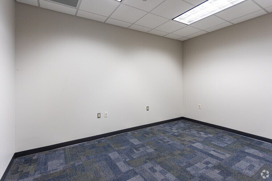 More Photos Of 575 Oak Ridge Tpke, Oak Ridge Office For Sale