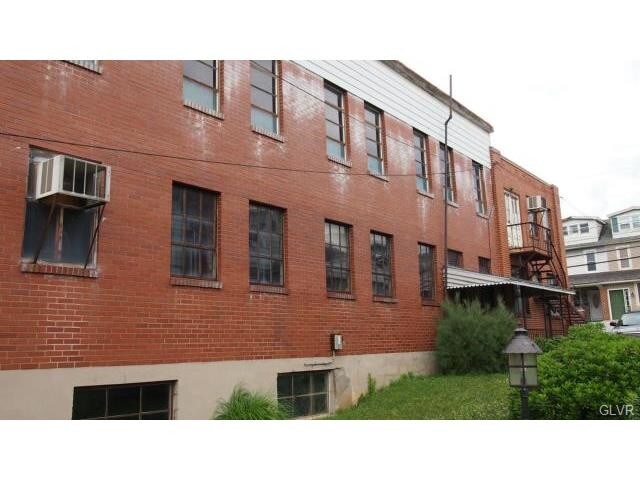 More Photos Of 324-326 Washington St, Walnutport Office For Sale