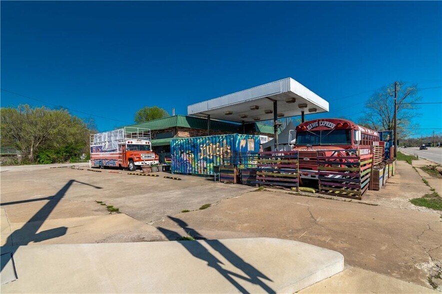 More Photos Of 1431 S School Ave, Fayetteville Restaurant For Sale