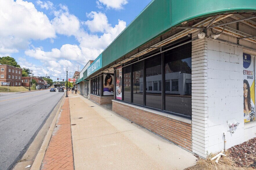 More Photos Of 110 S Florissant Rd, Saint Louis Storefront For Sale