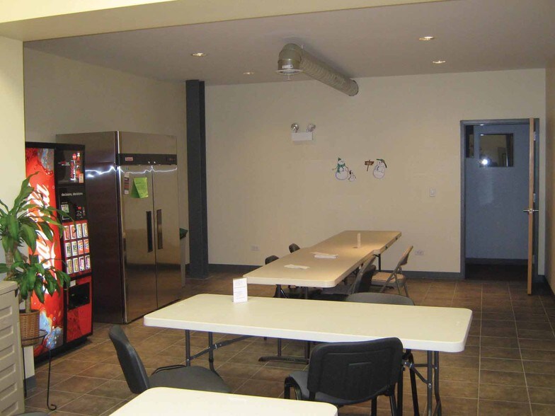 More Photos Of 1731-1749 N Elston Ave, Chicago General Retail For Lease
