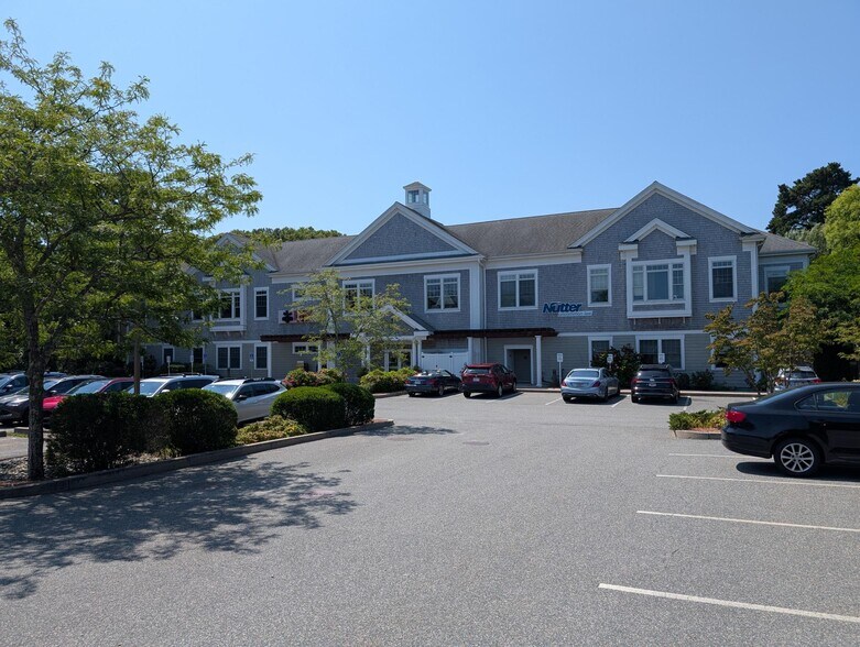 Primary Photo Of 1471 Iyannough Rd, Hyannis Office For Lease
