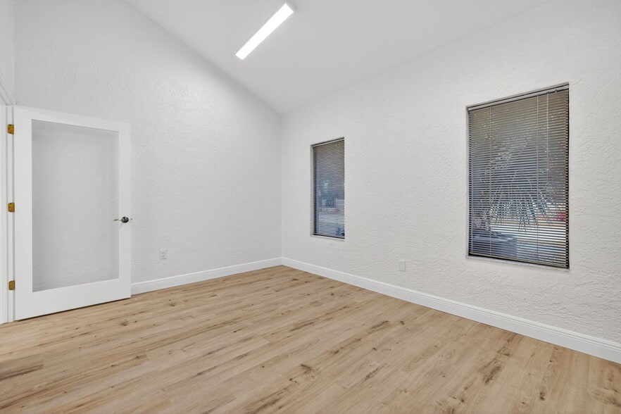 More Photos Of 5235 Ramsey Way, Fort Myers Office For Sale