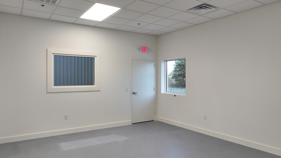 More Photos Of 12522 FM 1625, Creedmoor Warehouse For Sale