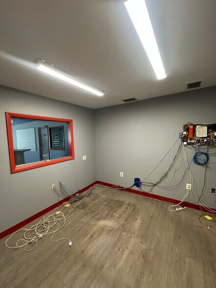 More Photos Of 1125 9th Ave E, Bradenton Warehouse For Sale
