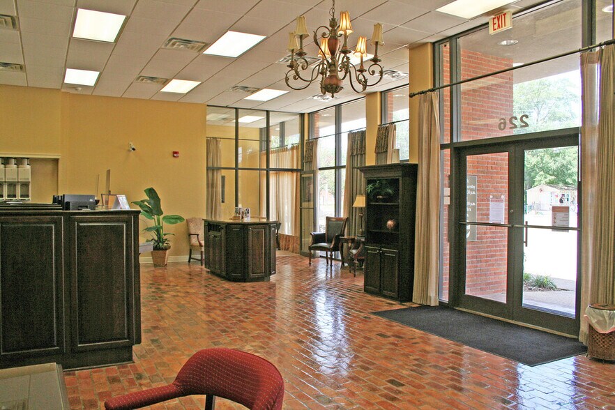 More Photos Of 226 E Central Ave, Petal Office For Sale