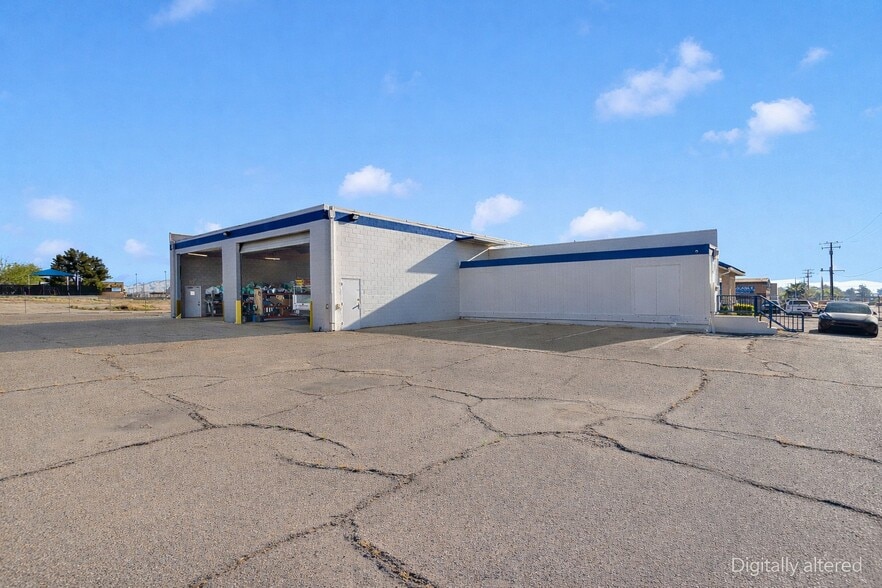 More Photos Of 15328 Bonanza Rd, Victorville Service For Sale