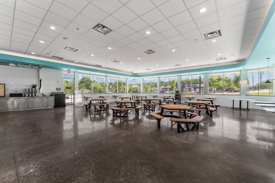 More Photos Of 4280 W Martin Luther King Blvd, Fayetteville Restaurant For Sale