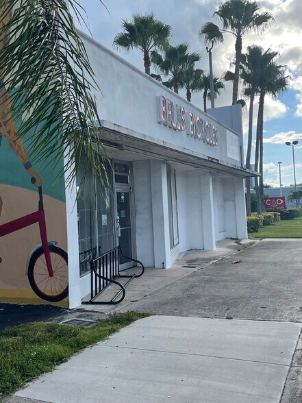 More Photos Of 1949 NE 163rd St, North Miami Beach Freestanding For Lease