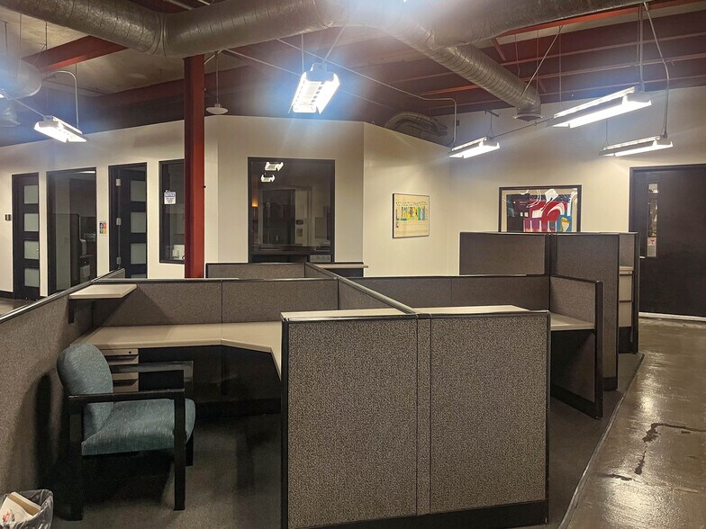 More Photos Of 3686 E Olympic Blvd, Los Angeles Warehouse For Lease