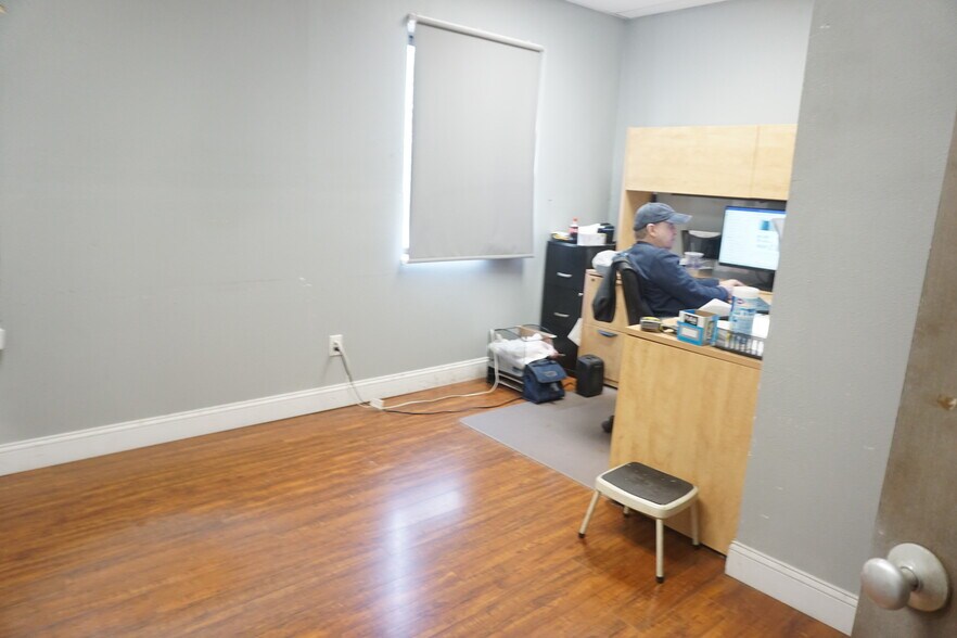 More Photos Of 3605 N Davis Hwy, Pensacola Warehouse For Sale