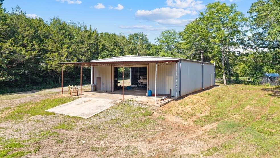 More Photos Of 533 Crest Dr, Easley Industrial For Sale