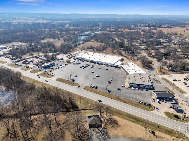 More Photos Of 1900 E Cherokee Ave, Sallisaw Storefront For Sale