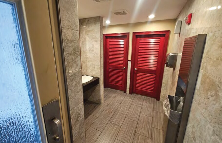 More Photos Of 2005 Pan Am Cir, Tampa Office For Sale