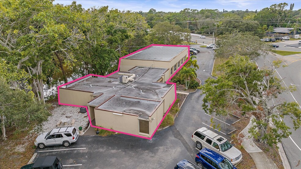 More Photos Of 3205 Southgate Cir, Sarasota Office For Sale