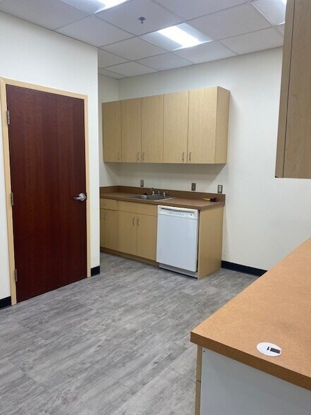 More Photos Of 21351 Gentry Dr, Sterling Office For Lease