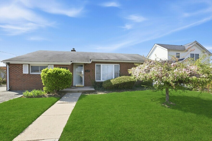 More Photos Of 4169 Iris Pl, Bethpage Medical For Sale