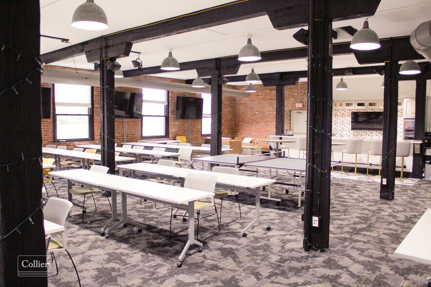 More Photos Of 10-12 Bedford Sq, Pittsburgh Loft Creative Space For Sale