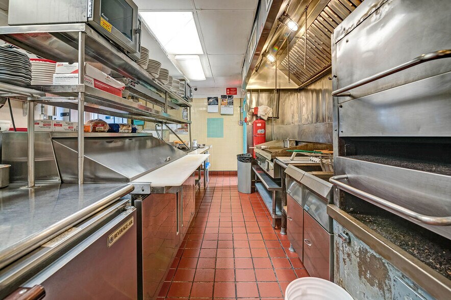 More Photos Of 1565 Marion-Waldo Rd, Marion General Retail For Sale