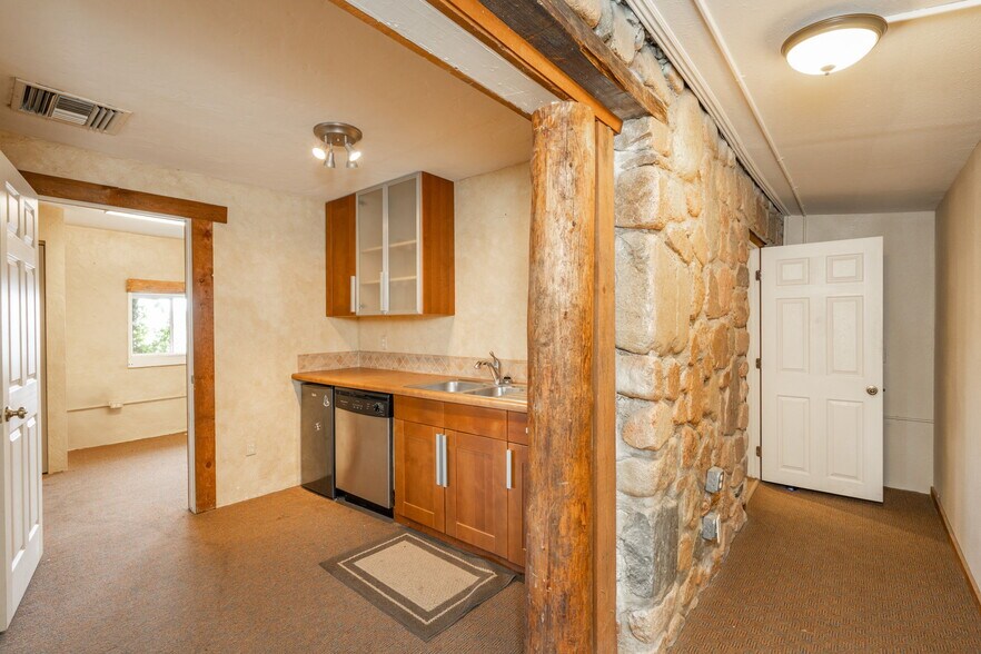 More Photos Of 815 S Dunivin Ln, Dewey Office For Sale