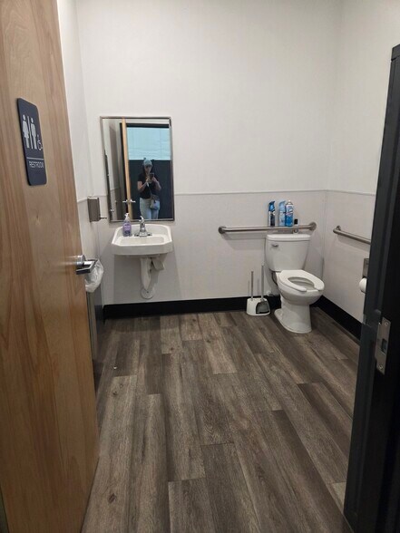More Photos Of 3402 N Black Butte Ct, Nampa Industrial For Lease