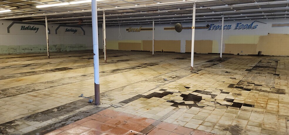 More Photos Of 524 5th St, Rockport Storefront Retail Office For Sale