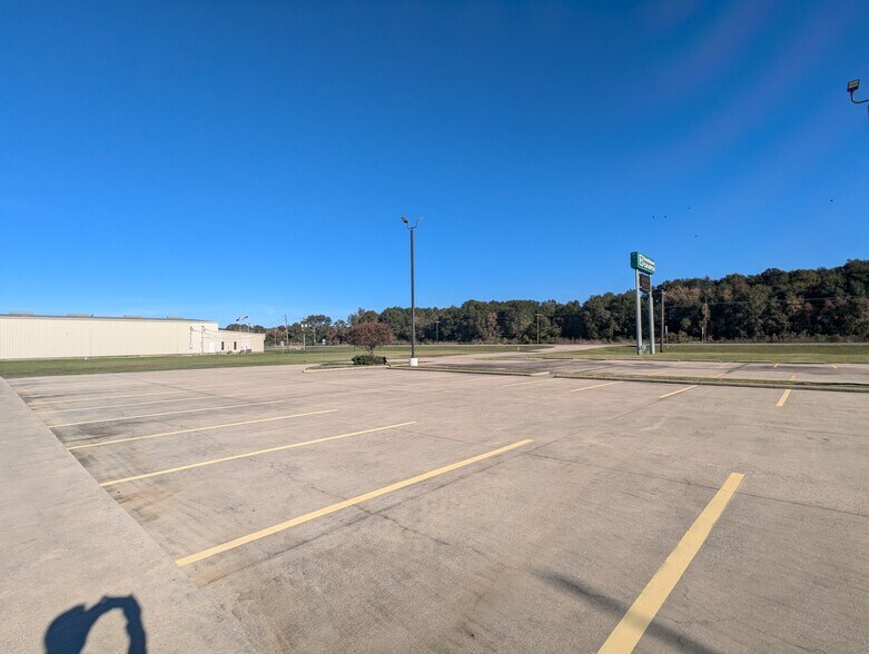 More Photos Of 5315 N Twin City Hwy, Nederland Warehouse For Lease