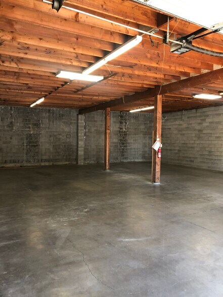 More Photos Of 290 Young St, Woodburn Warehouse For Lease
